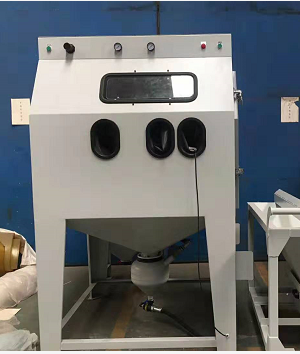 無(wú)錫迪砂非標(biāo)定制三工位推車轉(zhuǎn)盤加壓式噴砂機(jī)！省時(shí)省力!操作簡(jiǎn)單